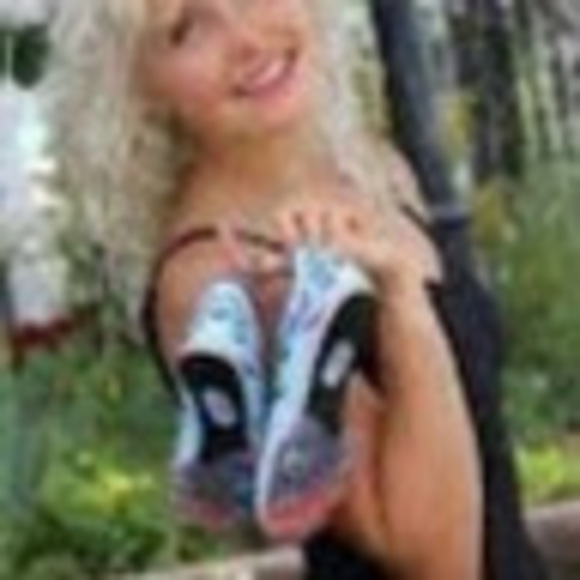 Meet your Posher, Greta - Picture 1 of 1